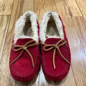 UGG Dakota women’s slippers size 5